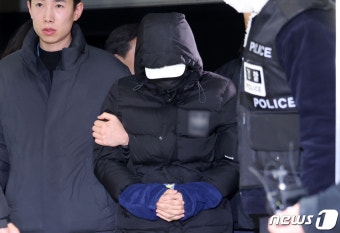 종로경찰서 들어오는 경복궁 담장 낙서범