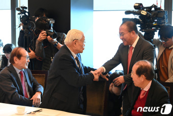 상임고문단 간담회 참석하는 윤재옥 대표 권한대행