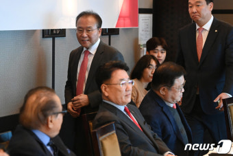 상임고문단 간담회 참석하는 윤재옥 대표 권한대행