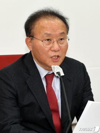 한동훈 비대위원장 지명 발표하는 윤재옥 대표 권한대행