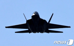 KF-21 첫 양산 예산 책정…KAI 전투기 팔아요 목청 커진다