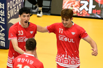 우리카드, KB손보 꺾고 단독 선두로 반환점 돌아…2위와 5점 차