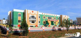 노동신문, 평안남도 평원군 새집들이 선전… 복 받은 농촌 마을