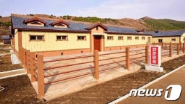 북한 평안남도에 젖소목장 준공…창조투쟁 선전구호도