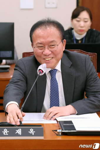 외통위 보임 인사말하는 윤재옥 대표 권한대행