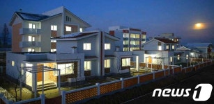 북한 함경남도 함주군에 들어선 새 살림집…전변된 문화농촌 마을들