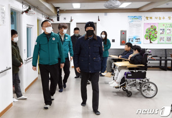 장애인복지시설 화재안전점검하는 이한경 재난안전관리본부장