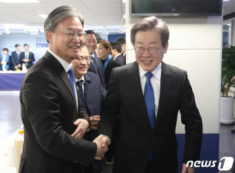 신년인사 나누는 이재명 대표