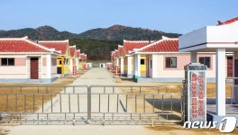 북한, 당의 육아정책 선전 지속…운곡축산농장 젖소분장 준공