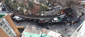새해 첫 날도 무료급식소 긴줄