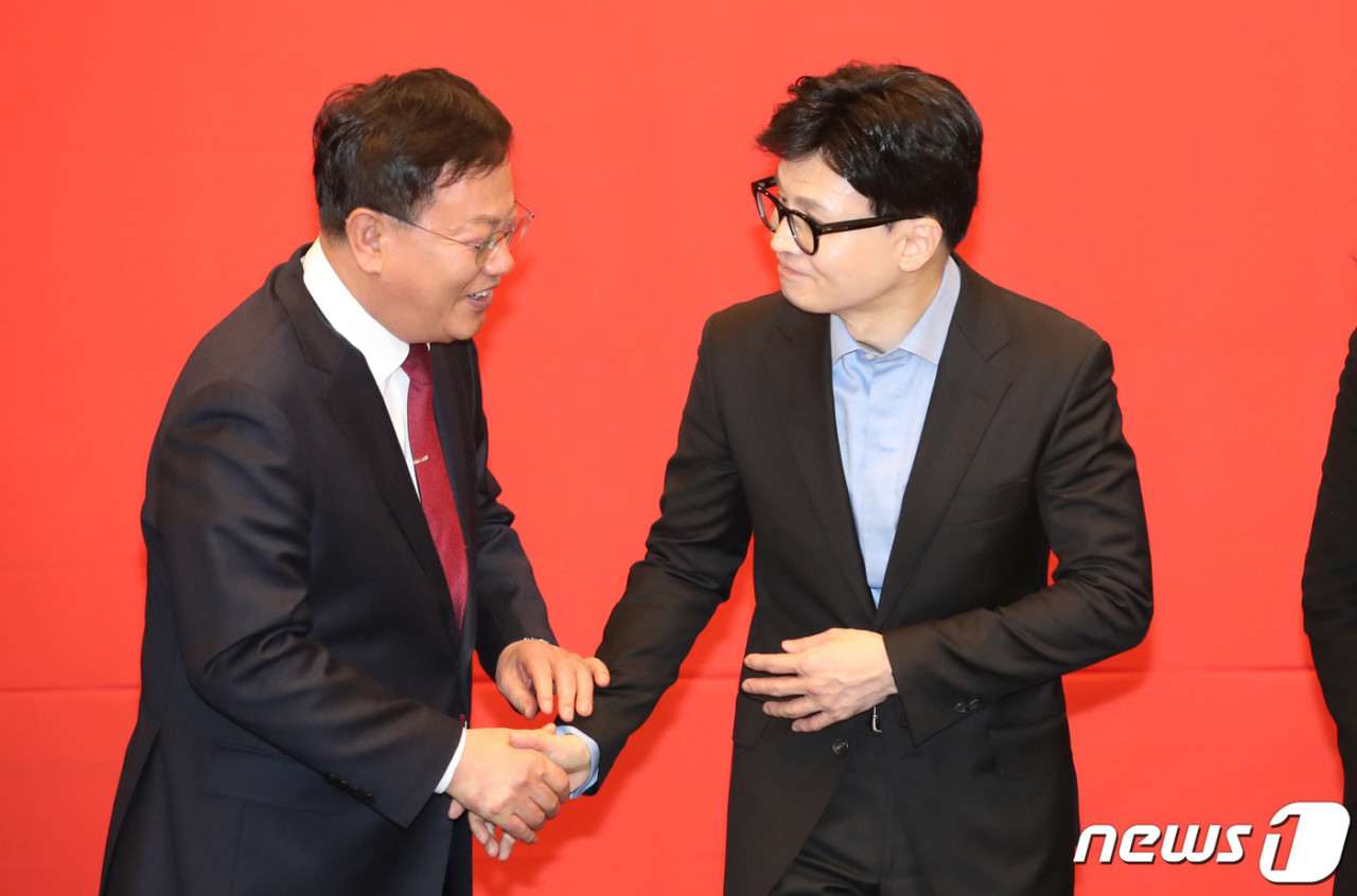 한동훈 국민의힘 대표, 대전 동구 삼성동 국민의힘 대전시당 이전 개소식에 참석하여 활력과 열정 전한다