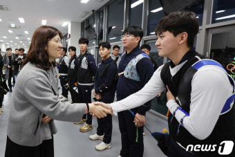 양궁 대표팀 격려하는 장미란 문체부 2차관