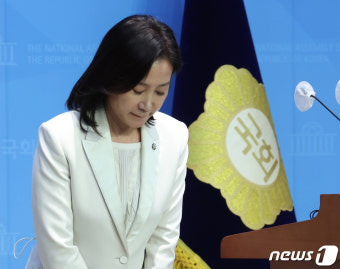 인사하는 허은아, 개혁신당 합류·국민의힘 탈당