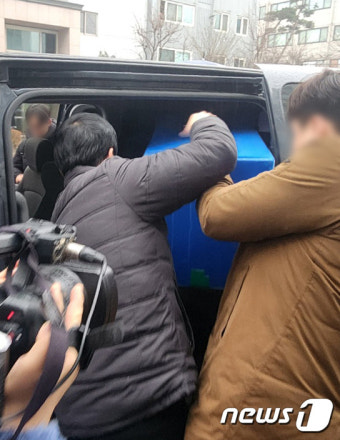 '이재명 대표 습격' 60대 남성 자택 압수수색 종료