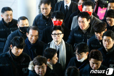 경찰에 둘러쌓인 한동훈 위원장