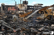 강진 휩쓸고 간 일본의 회재로 쑥대밭 된 쇼핑 지구