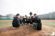 정든 교정과 운동장을 떠나며