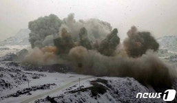 북한, 순천석회광산서 20만산 대발파