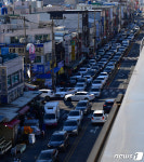 죽도어시장 찾은 관광객들