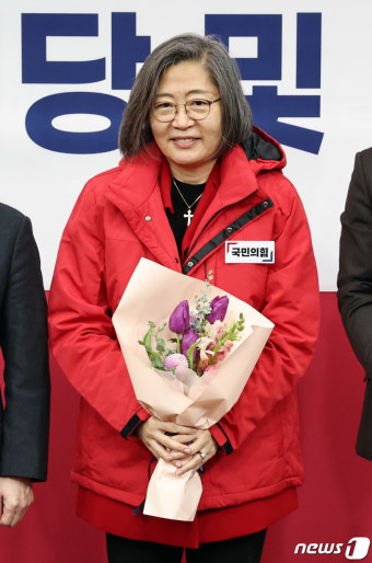 국민의힘 점퍼 입은 이수정 교수