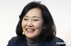 [인터뷰] 박영선 반도체 전쟁 생존 위해 국가 반도체위원회 만들자