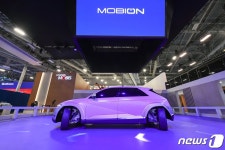 4바퀴 90도로 꺾어 크랩주행…현대모비스, e코너시스템 실증차 공개[CES 현장]
