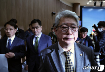 회견장 나서는 조응천·김종민·이원욱 의원