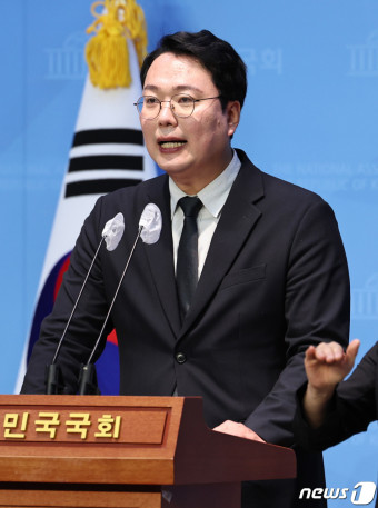 기자회견하는 천하람 개혁신당 창당준비위원장
