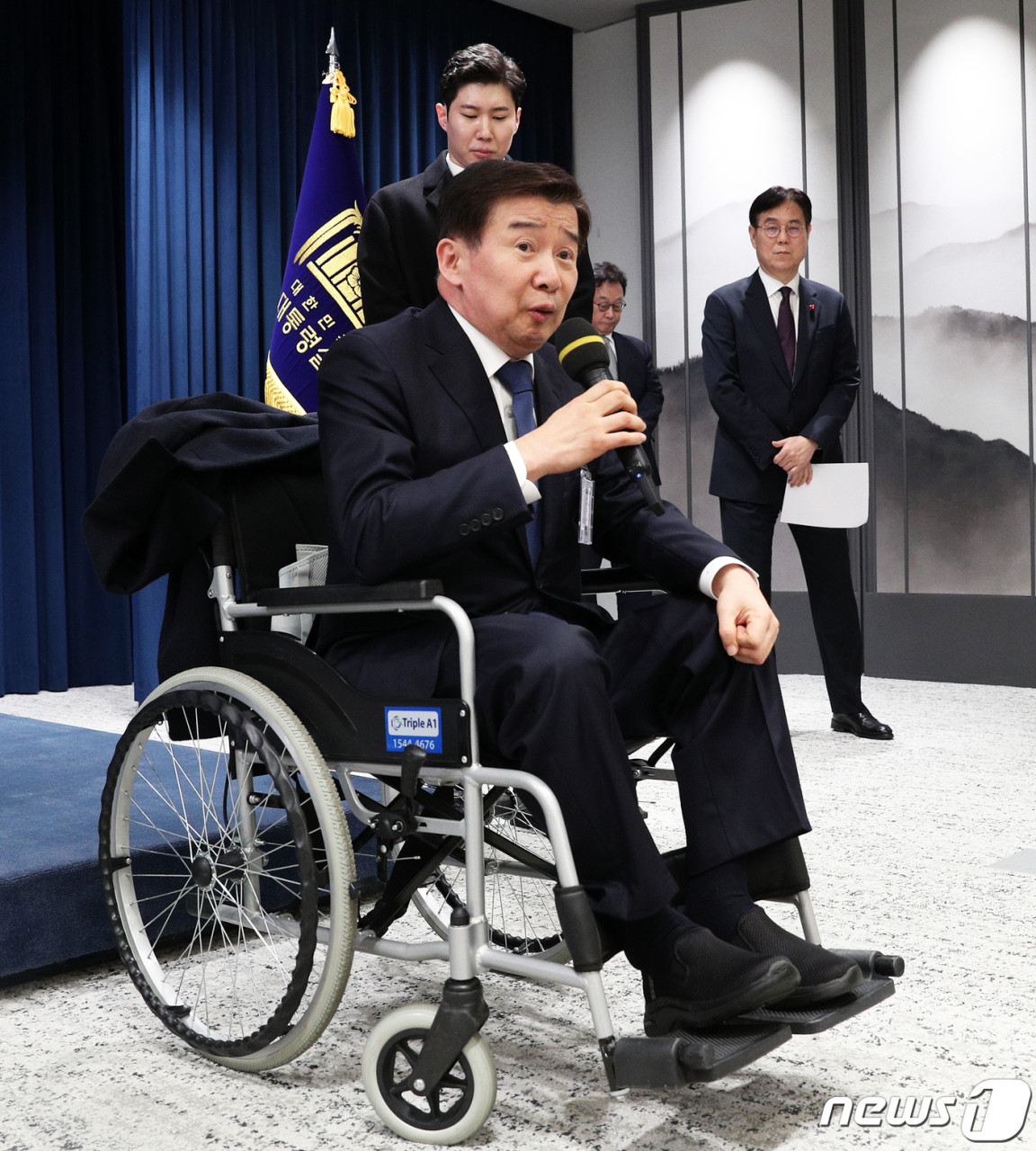 유철환 국민권익위원장, 정무위 출석하며 국민의힘 발언 경청하여 국민의 권익 보호 의지 강조