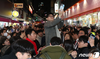 부산 비프광장 찾은 한동훈 위원장