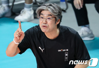 작전 지시하는 오기노 마사지 감독