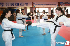 한국에서 태권도 배우는 프랑스 대학생