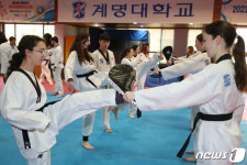 한국에서 태권도 배우는 프랑스 대학생