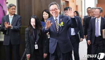 취임식장 들어서는 조태열 외교장관