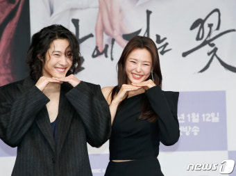 이종원·이하늬, 꽃 미소 팡팡