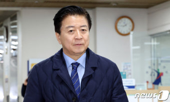 법원들어서는 노웅래 의원