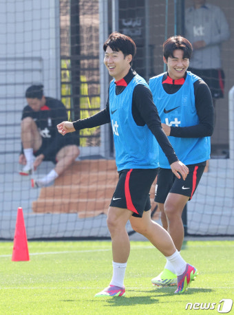 손흥민·설영우, 미소천사
