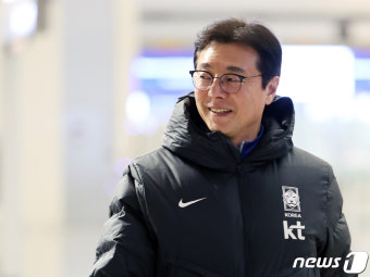 출국하는 황선홍 감독