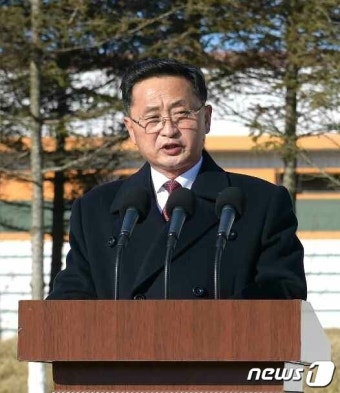 北 닭공장 조업식서 발언하는 김덕훈 내각총리