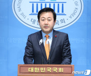개혁신당 정강정책 밝히는 김용남 전략기획위원장