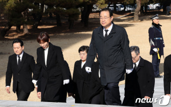 현충탑 참배 나선 정영환 국민의힘 공천관리위원장