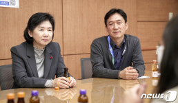 강릉시보건소 현장대응팀 격려하는 지영미 청장
