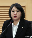 축사하는 용혜인 기본소득당 상임대표