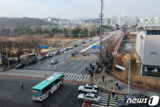 5개월여 만에 임시 통행재개된 성남 수내교