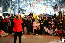 화천산천어축제장 실내얼음조각광장도 인기…대형 눈조각