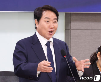발언하는 이석현 새로운미래 창준위원장