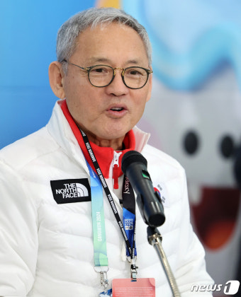 강원동계청소년올림픽 미디어 센터 방문한 유인촌 장관