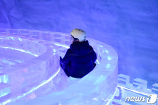 화천산천어축제장 실내얼음조각광장도 인기
