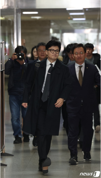 국회 들어서는 한동훈 위원장