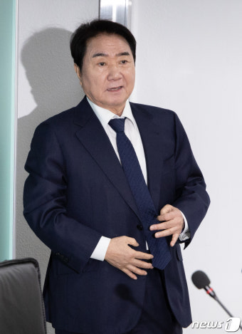 새로운미래 창당준비위 참석하는 이석현 위원장